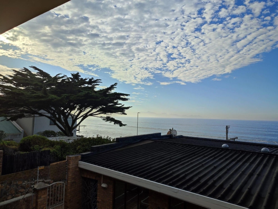 To Let 2 Bedroom Property for Rent in St James Western Cape